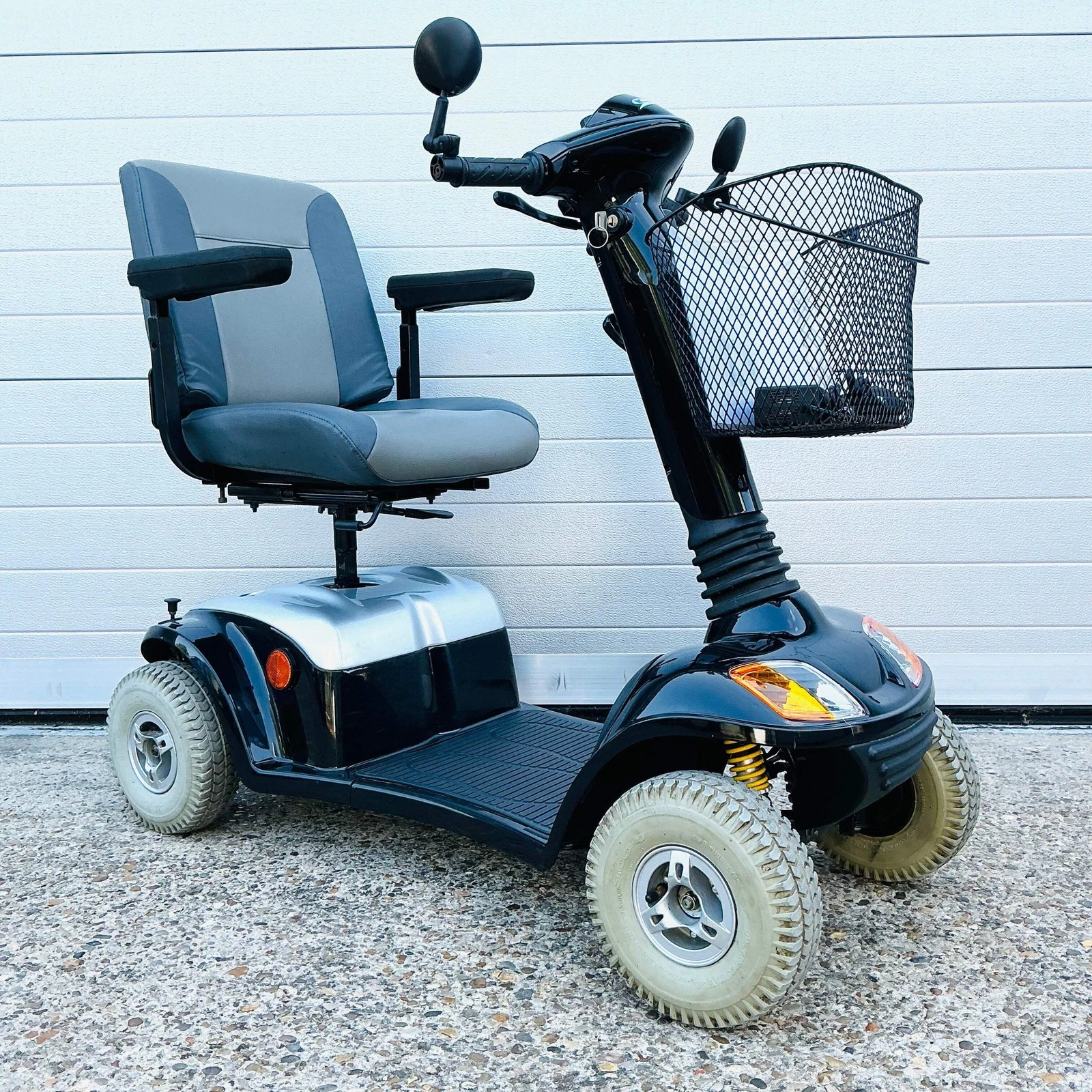 Kymco Super 6 Medium All-Terrain 6 mph Mobility Scooter – Rugged Comfort with Warranty - Image 5