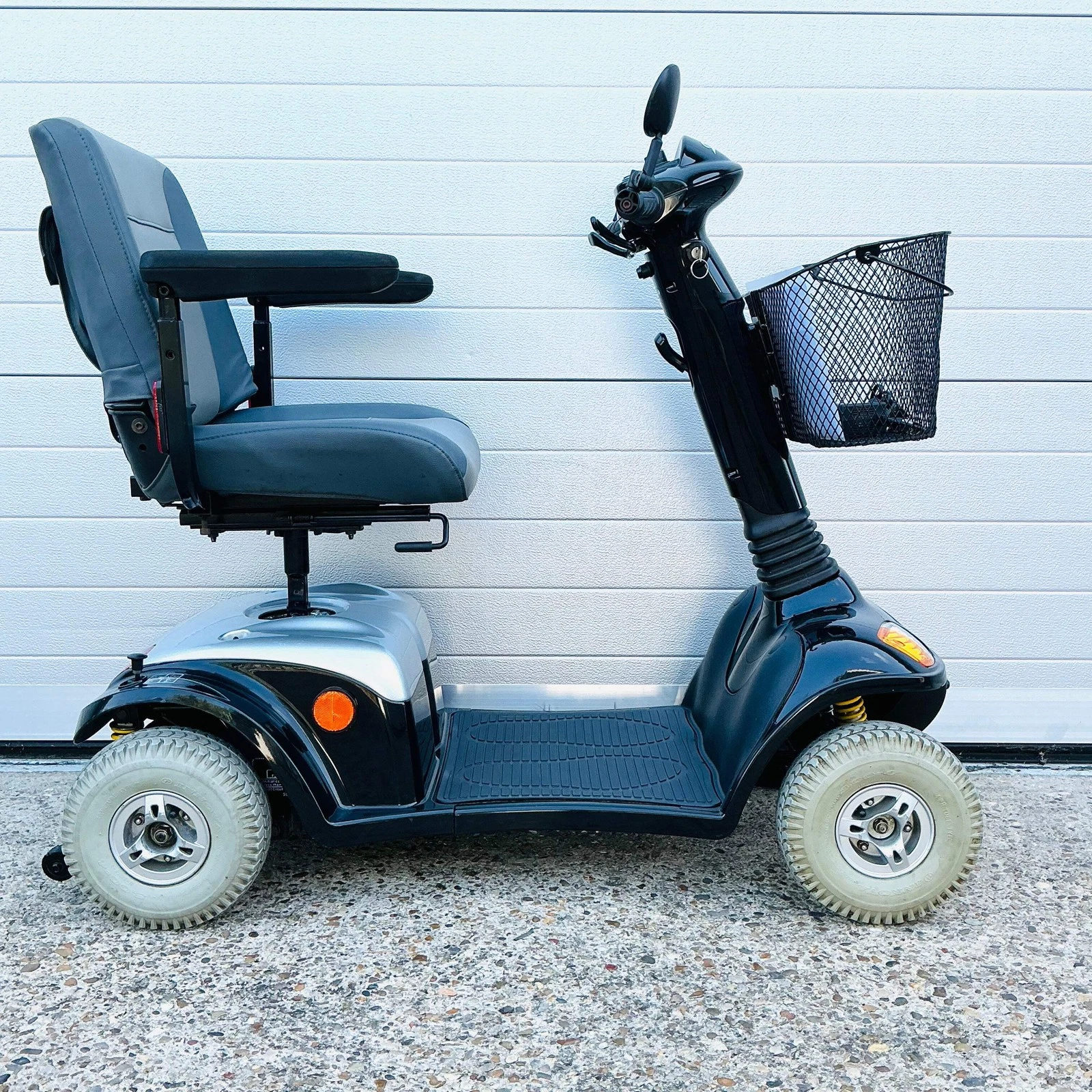 Kymco Super 6 Medium All-Terrain 6 mph Mobility Scooter – Rugged Comfort with Warranty - Image 6