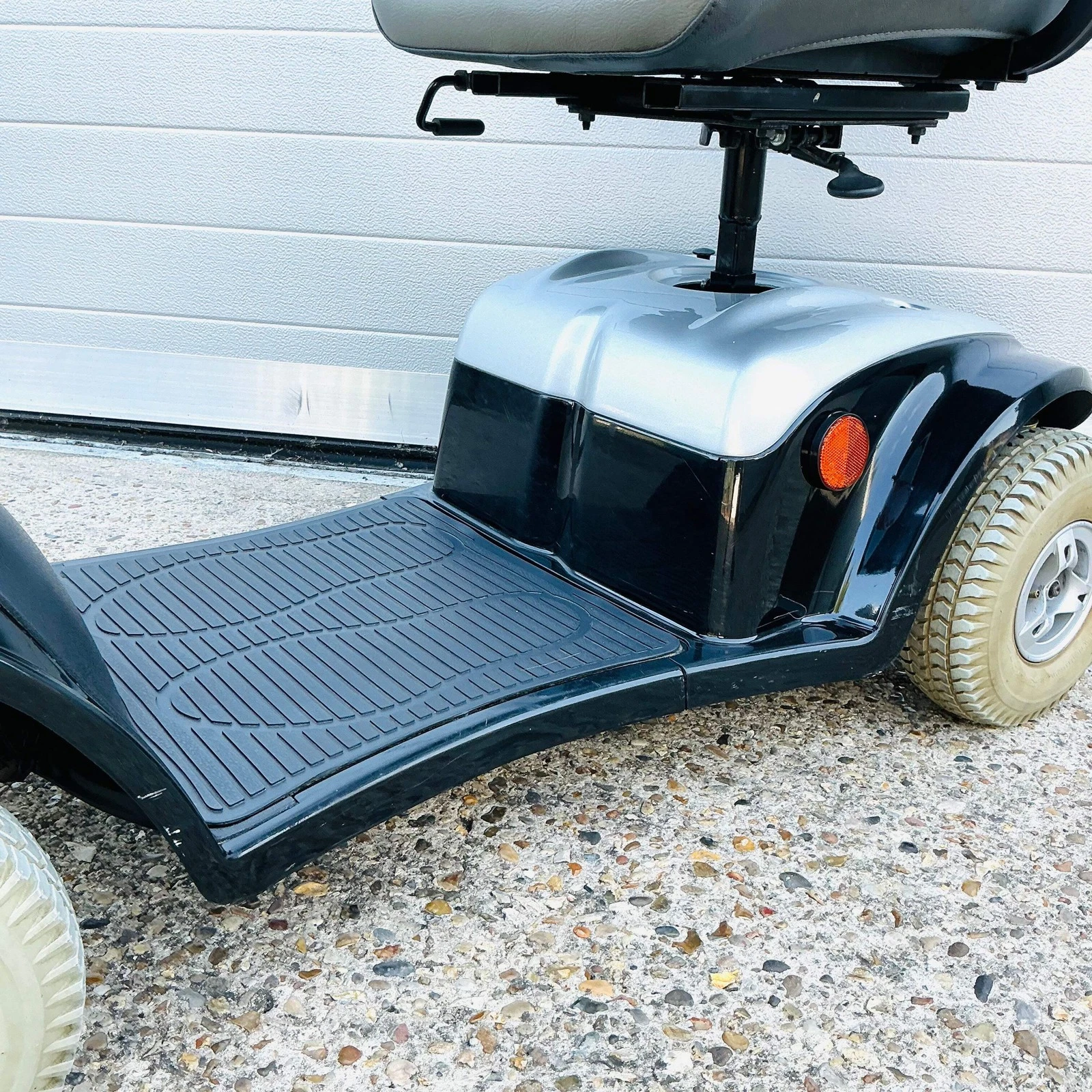 Kymco Super 6 Medium All-Terrain 6 mph Mobility Scooter – Rugged Comfort with Warranty - Image 12