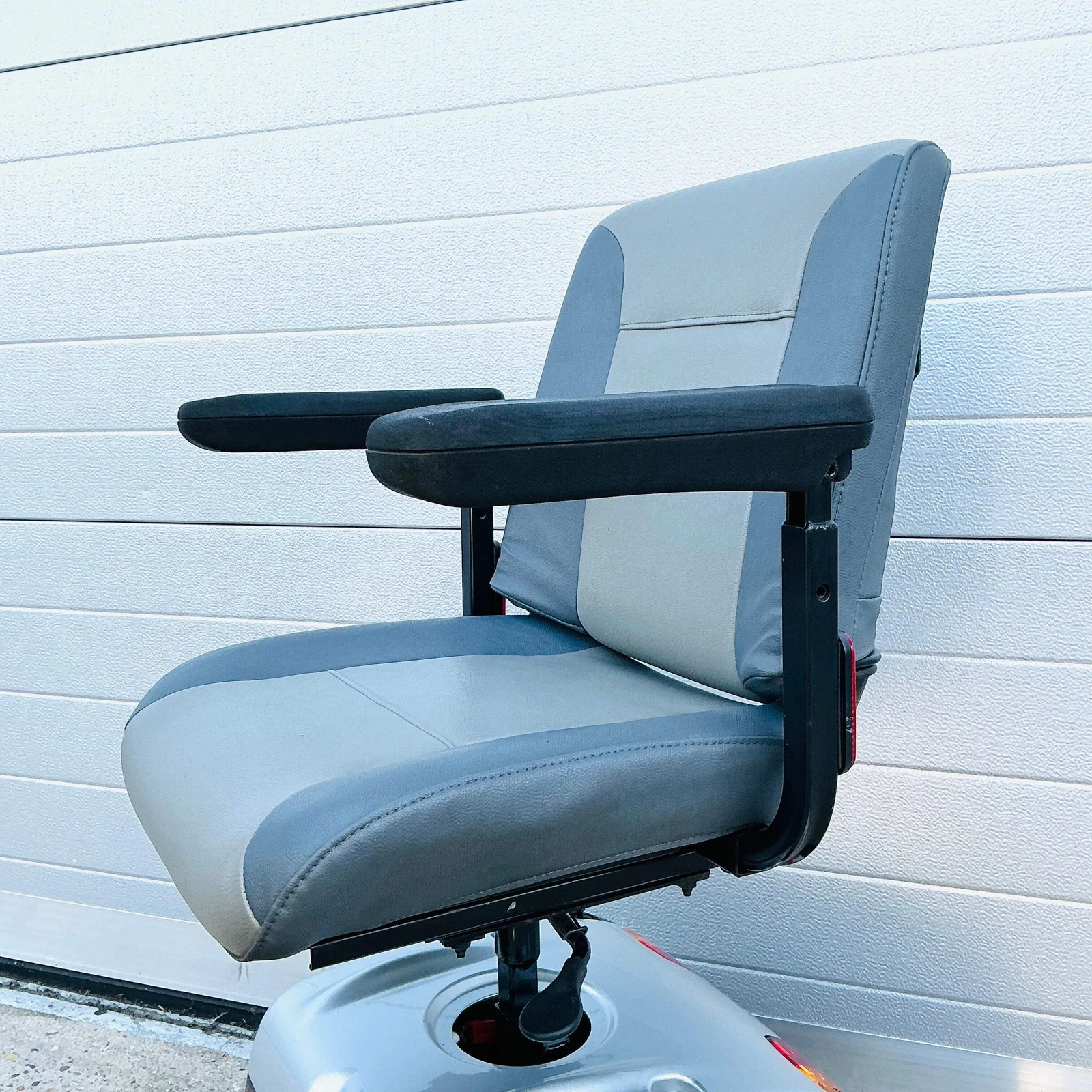 Kymco Super 6 Medium All-Terrain 6 mph Mobility Scooter – Rugged Comfort with Warranty - Image 10