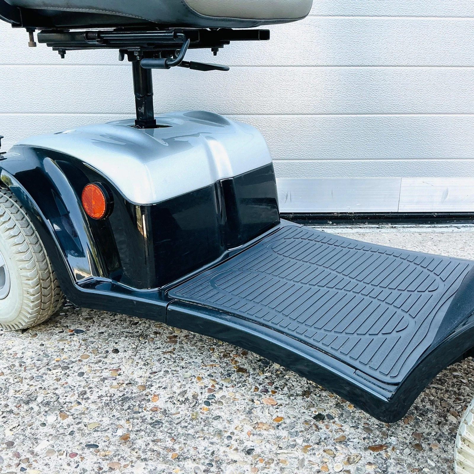 Kymco Super 6 Medium All-Terrain 6 mph Mobility Scooter – Rugged Comfort with Warranty - Image 14